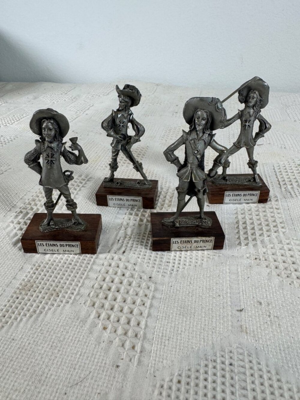 Les Étains Du Prince Handcrafted Pewter Musketeer Figurines Set Of 4 Wood Bases